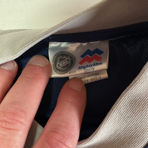 18M Toronto Maple Leafs hockey jersey - Picture 3 of 5